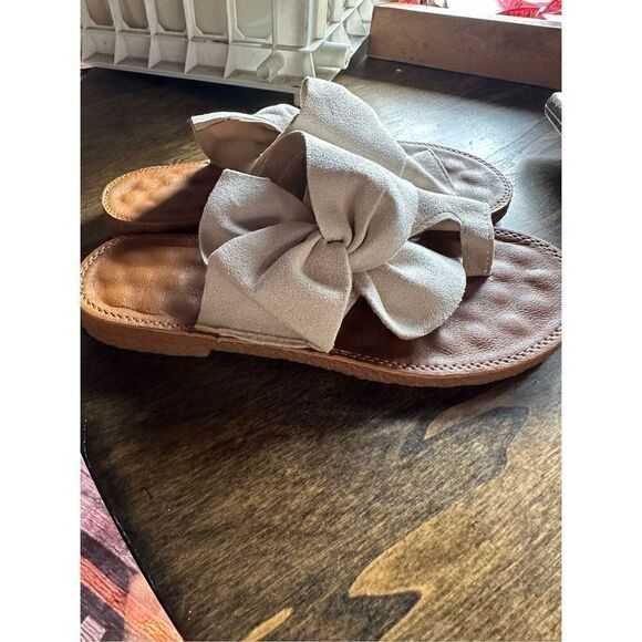 Beautiful twist knot ,toe loop bohemian soft faux-suede material sandals.Size8. - Picture 5 of 10